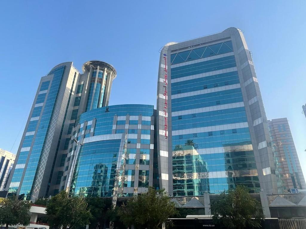 Royal Concorde Hotel & Suite Дубай Экстерьер фото